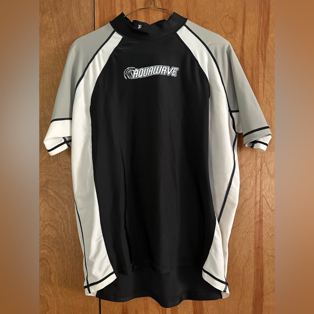 Boys Youth XL Aquawave rash guard, black, grey and white. Gently worn